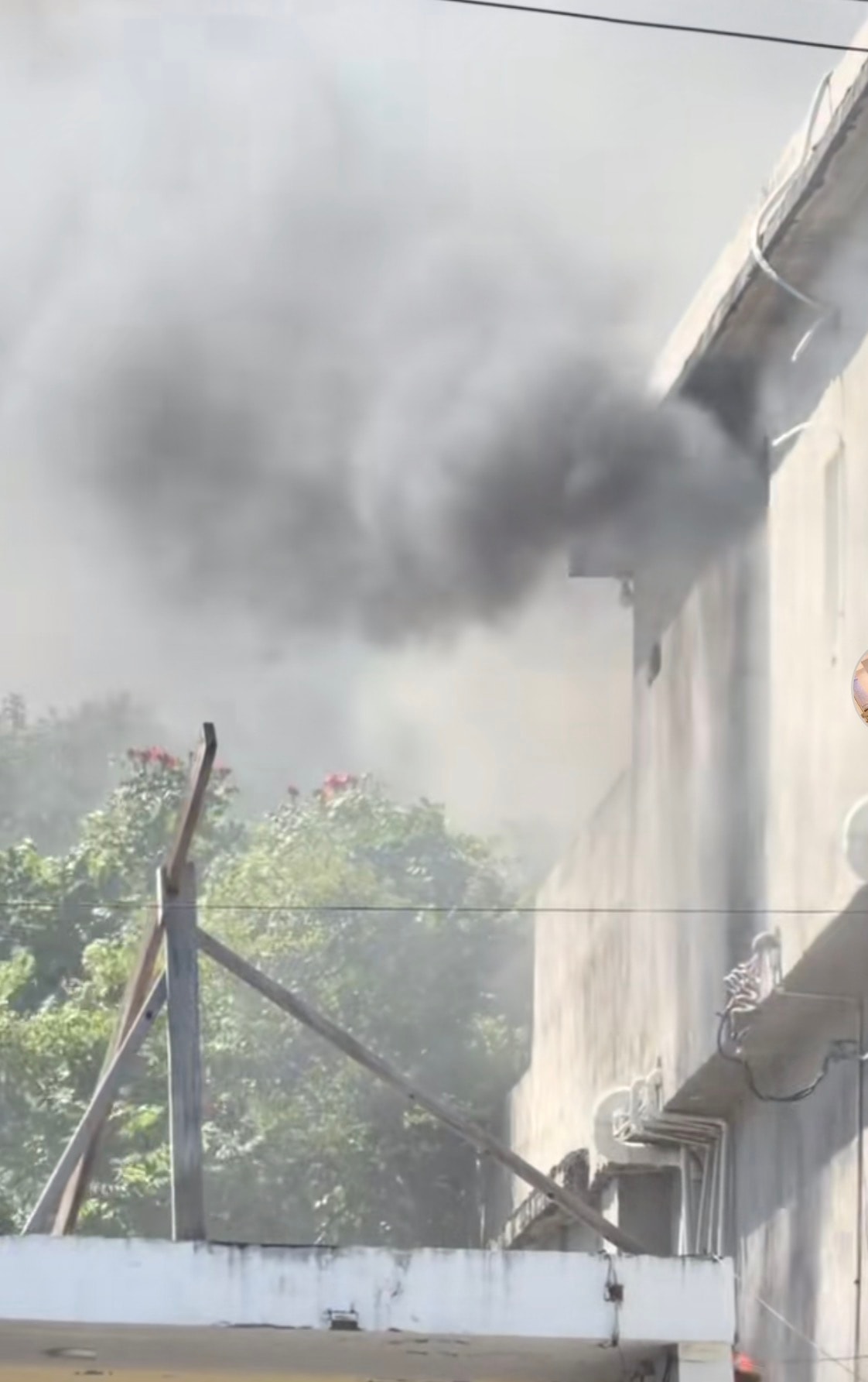 Thick black smoke pours from the Ling Fei Supermarket building in Port Maria on Saturday morning. Photo: CanJam News / Social Media